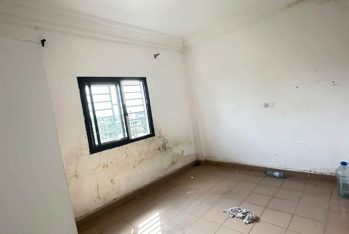 Studio moderne et propre à louer à Yassa 70000 fcfa
