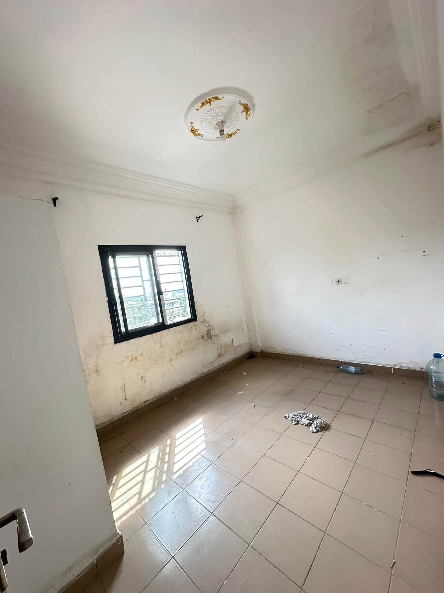 Studio moderne et propre à louer à Yassa 70000 fcfa