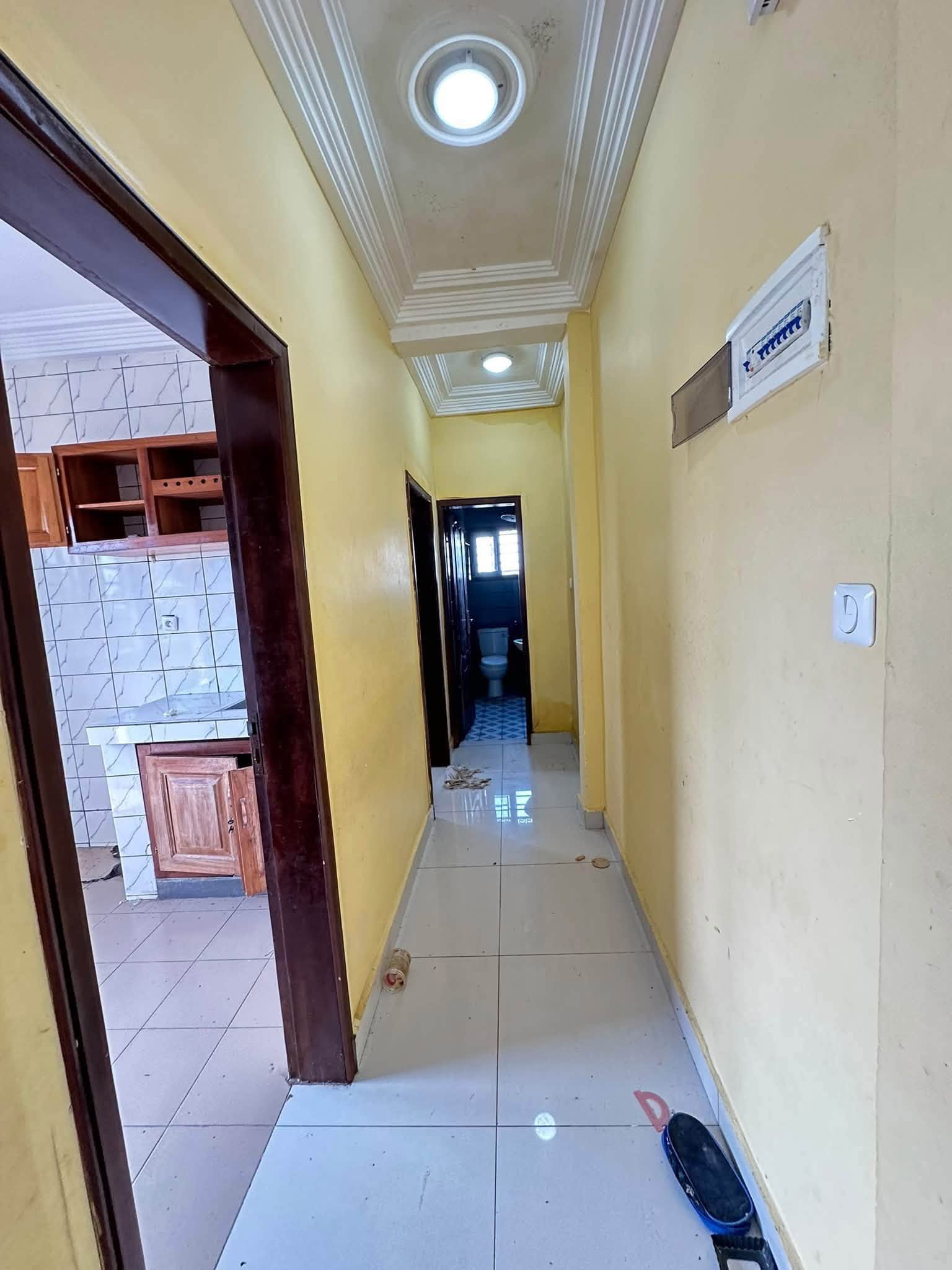 Studio moderne et propre à louer à Yassa 70000 fcfa