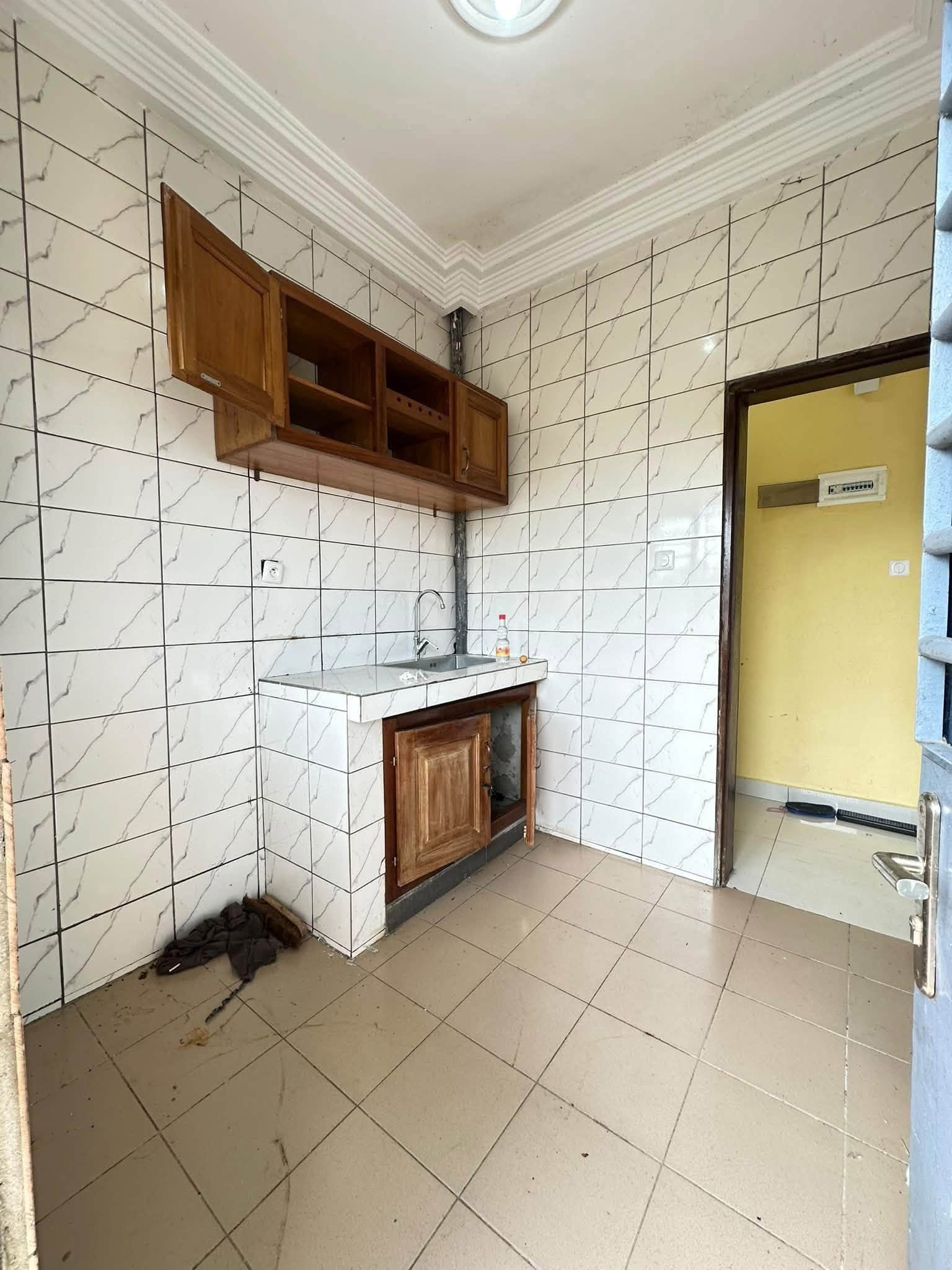 Studio moderne et propre à louer à Yassa 70000 fcfa