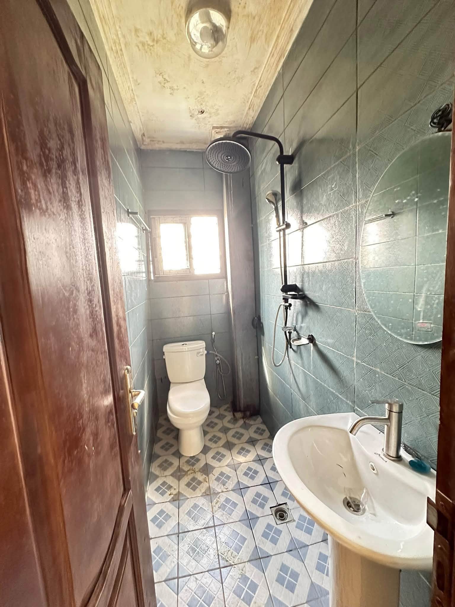 Studio moderne et propre à louer à Yassa 70000 fcfa