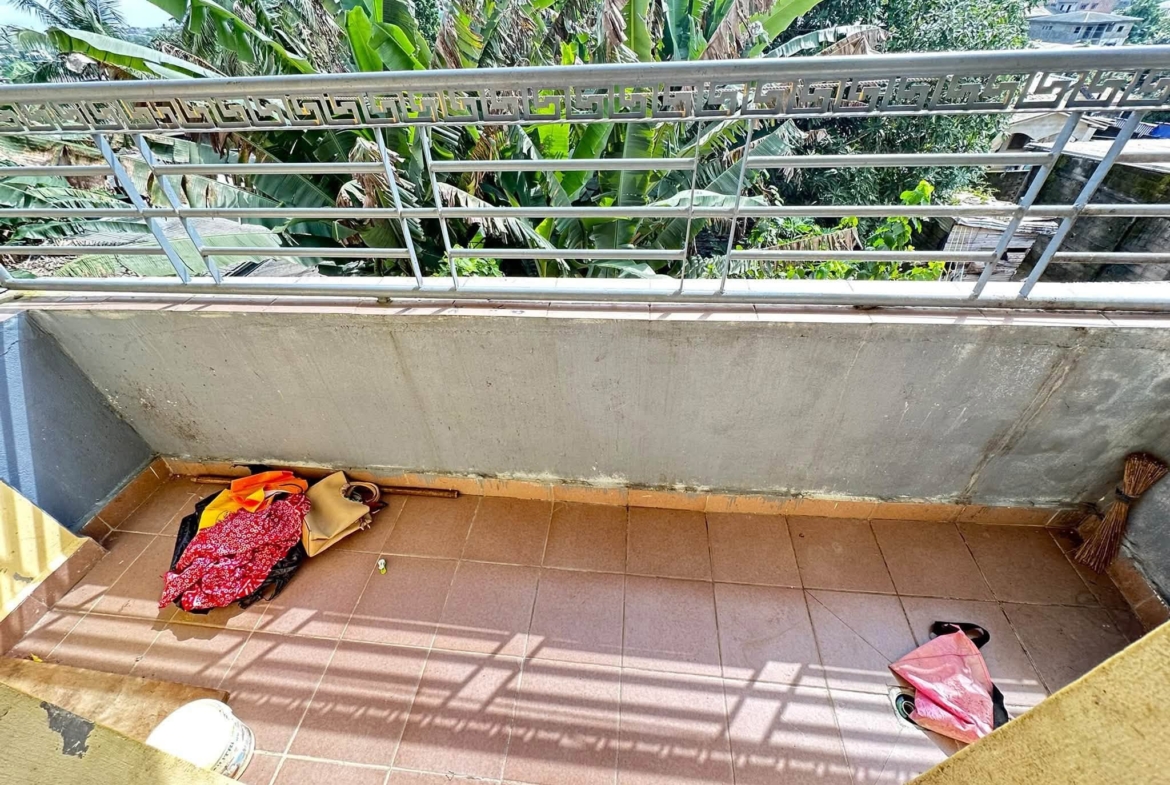 Studio moderne et propre à louer à Yassa 70000 fcfa