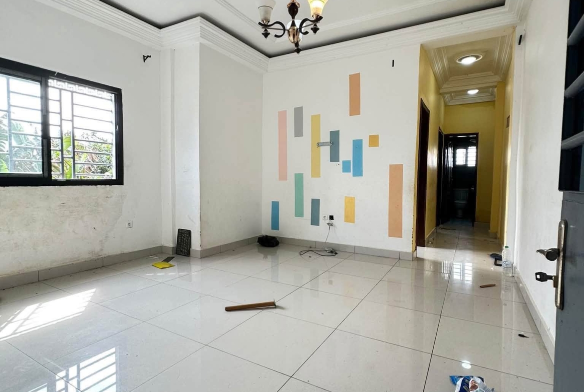 Studio moderne et propre à louer à Yassa 70000 fcfa