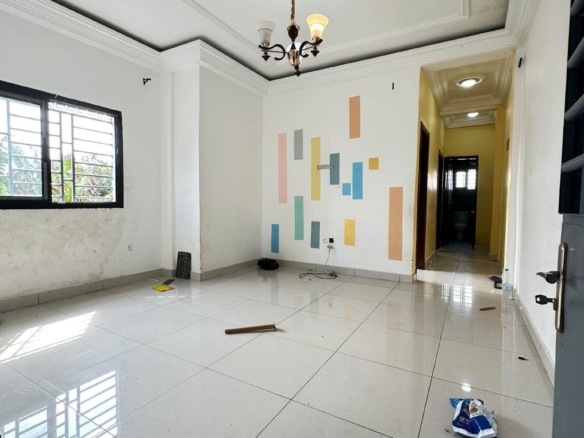 Studio moderne et propre à louer à Yassa 70000 fcfa
