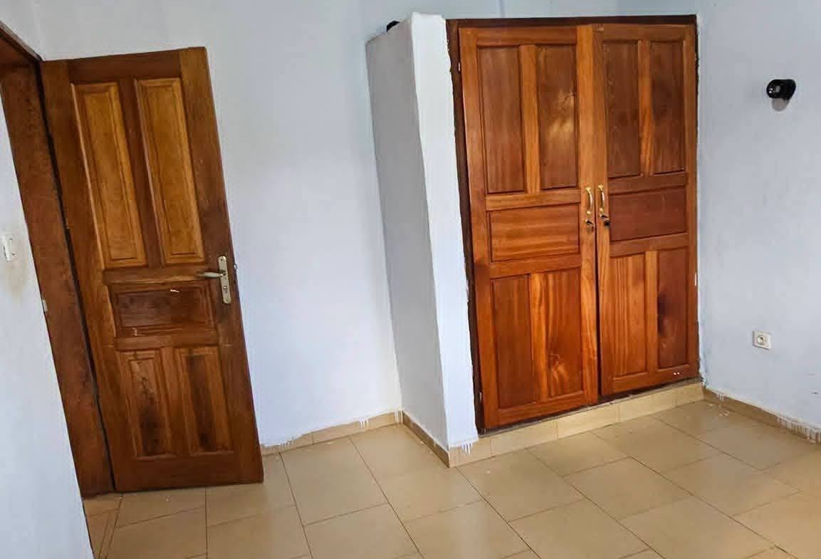 Grand studio moderne avec Forage, Toket Bafoussam