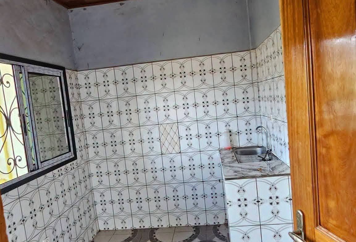 Grand studio moderne avec Forage, Toket Bafoussam