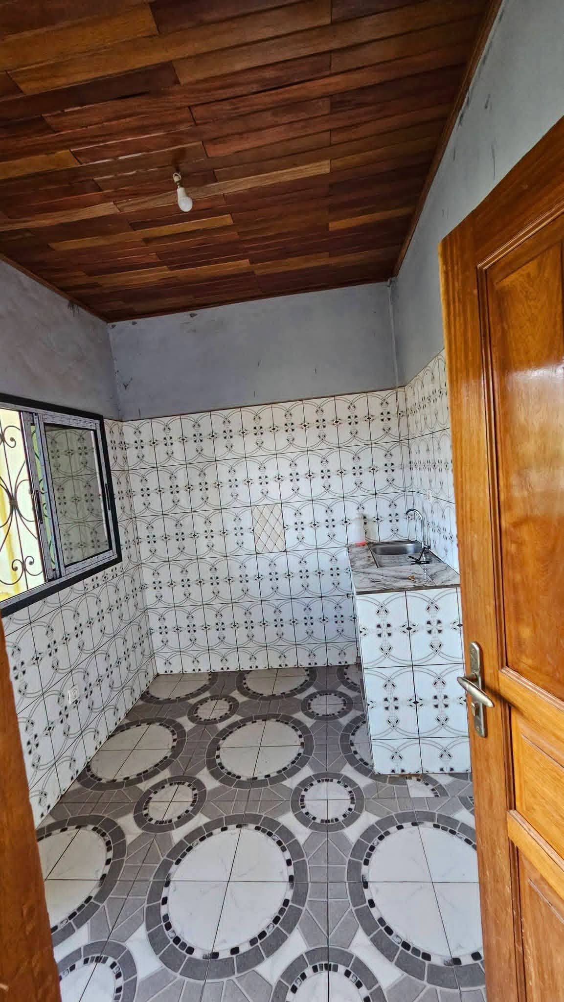 Grand studio moderne avec Forage, Toket Bafoussam