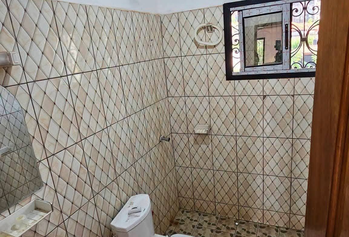Grand studio moderne avec Forage, Toket Bafoussam