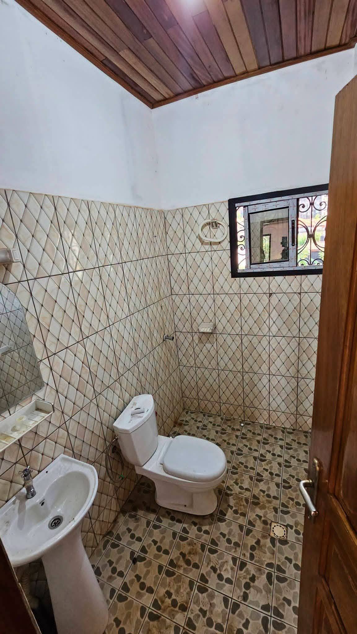 Grand studio moderne avec Forage, Toket Bafoussam