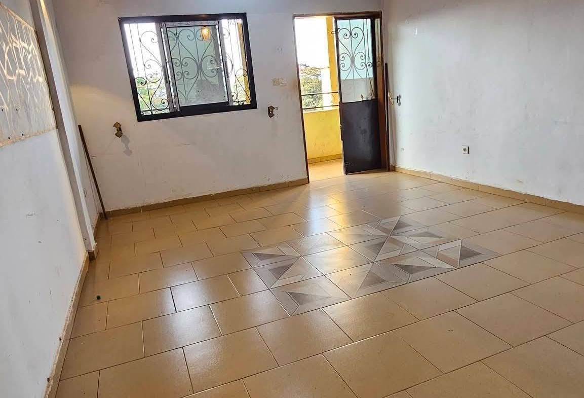 Grand studio moderne avec Forage, Toket Bafoussam