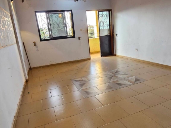 Grand studio moderne avec Forage, Toket Bafoussam