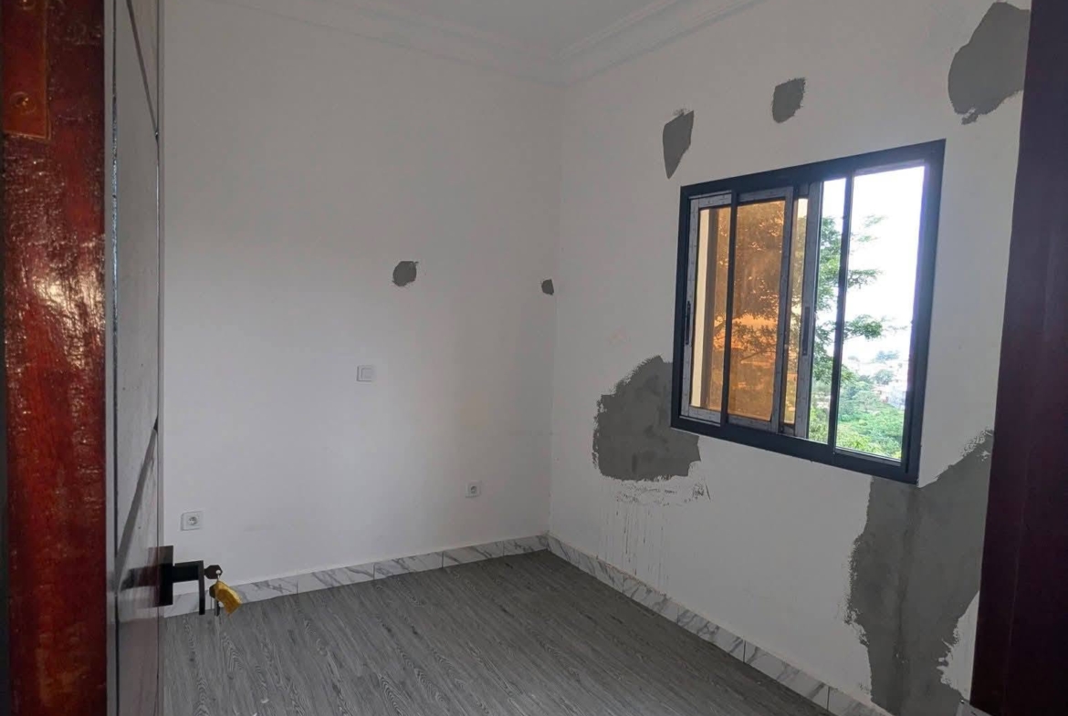 APPARTEMENT 3 CHAMBRES MESSASSI CARREFOUR 150000 FCFA