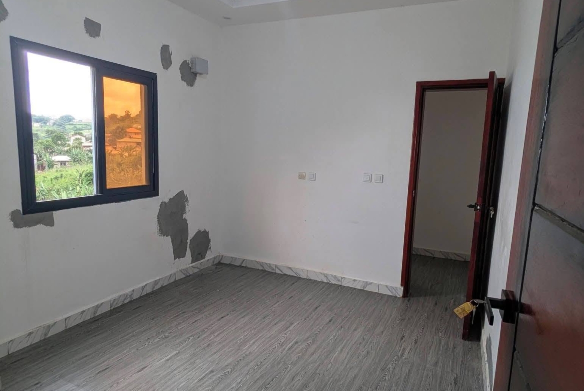 APPARTEMENT 3 CHAMBRES MESSASSI CARREFOUR 150000 FCFA