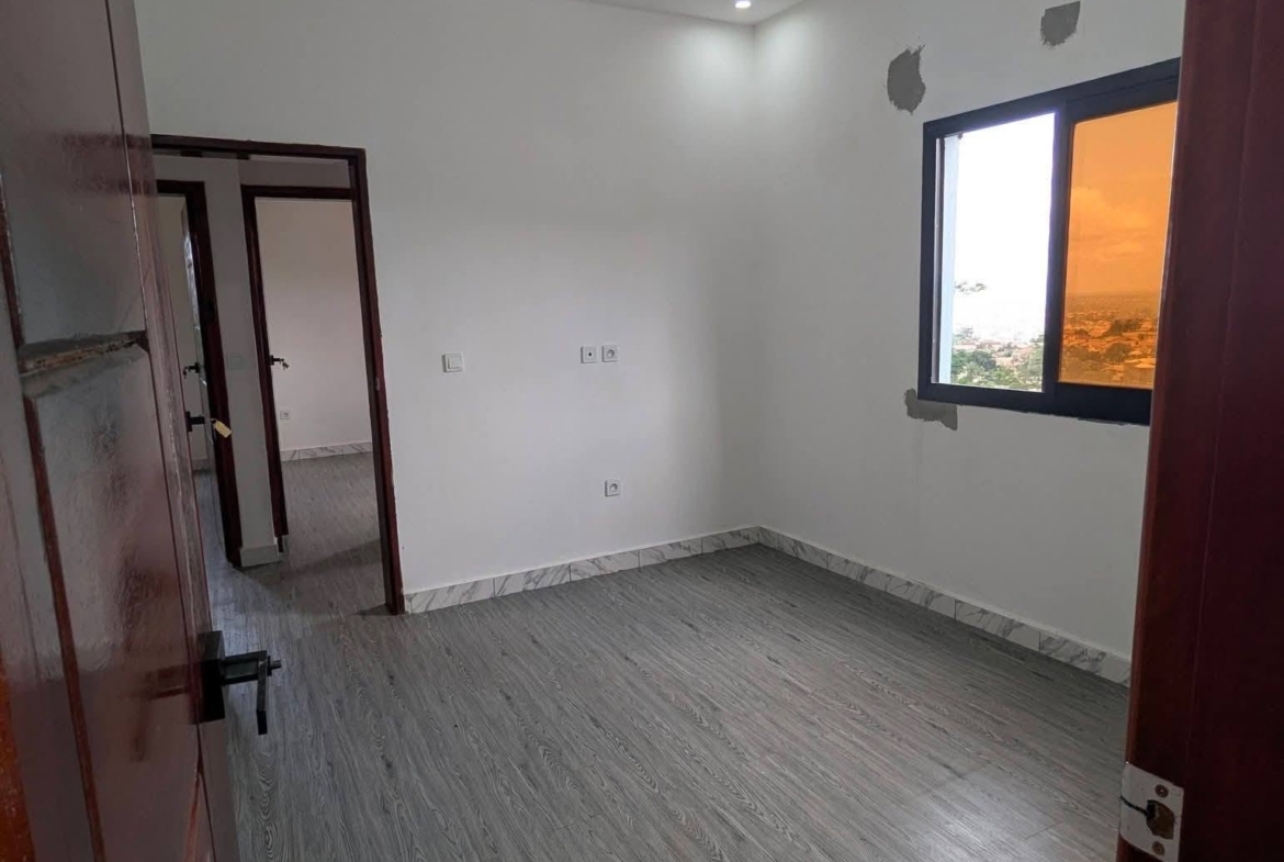 APPARTEMENT 3 CHAMBRES MESSASSI CARREFOUR 150000 FCFA