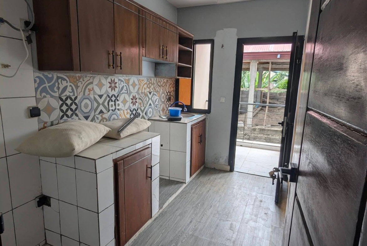 APPARTEMENT 3 CHAMBRES MESSASSI CARREFOUR 150000 FCFA