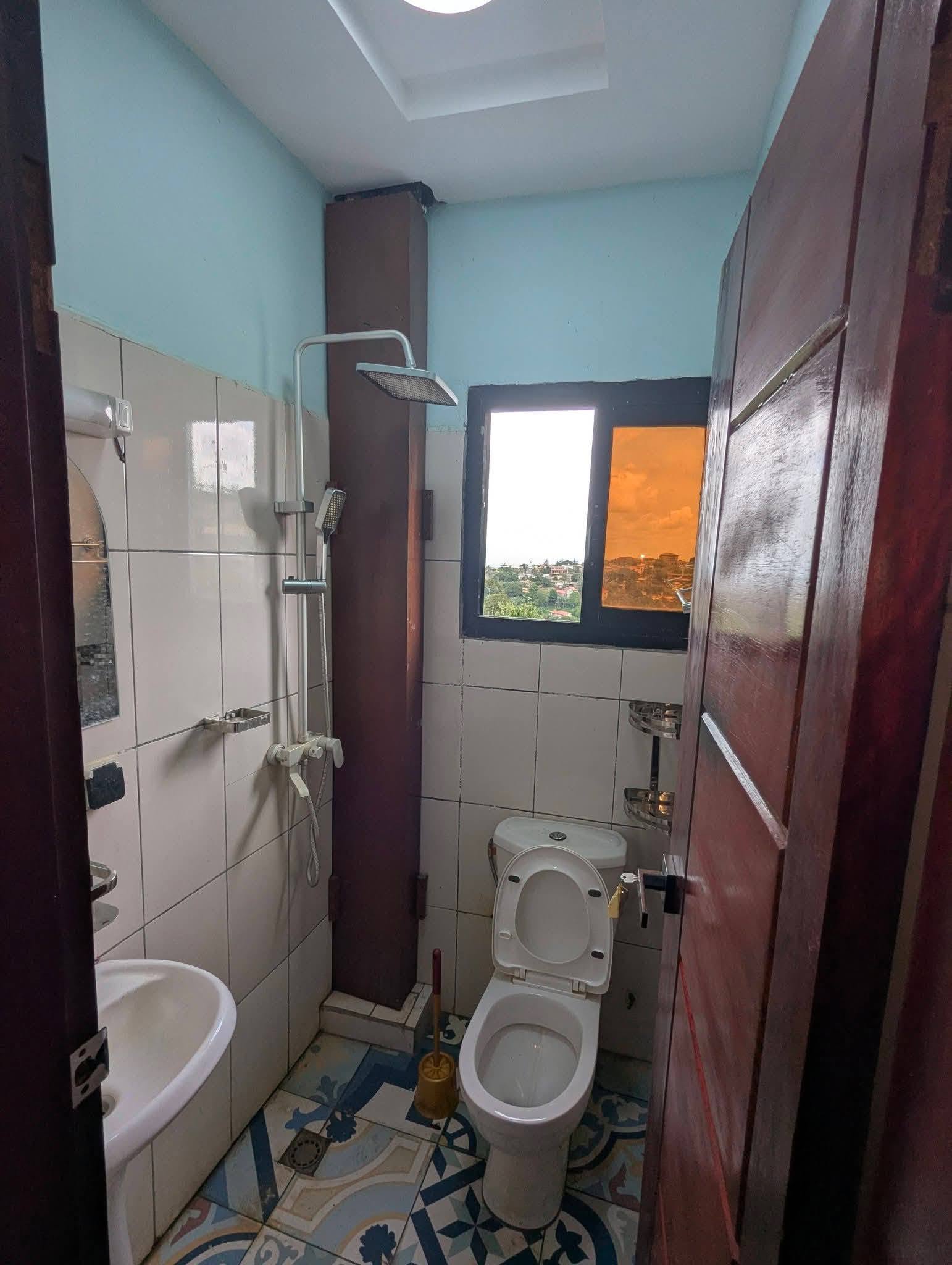 APPARTEMENT 3 CHAMBRES MESSASSI CARREFOUR 150000 FCFA