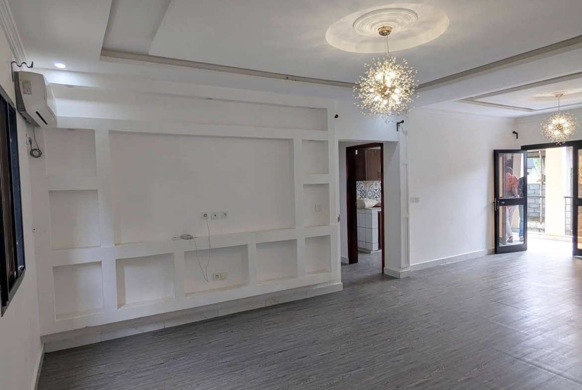APPARTEMENT 3 CHAMBRES MESSASSI CARREFOUR 150000 FCFA