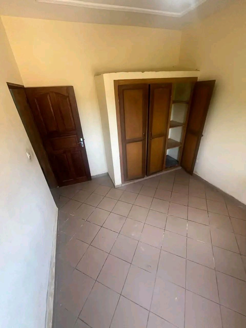 MNI_appart_fougerol_271026_chb1 Appartement moderne à louer à Fougerole, Yaoundé 90000 fcfa