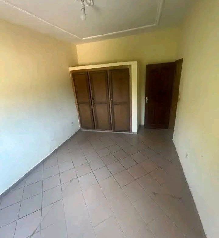 Appartement moderne à louer à Fougerole, Yaoundé 90000 fcfa