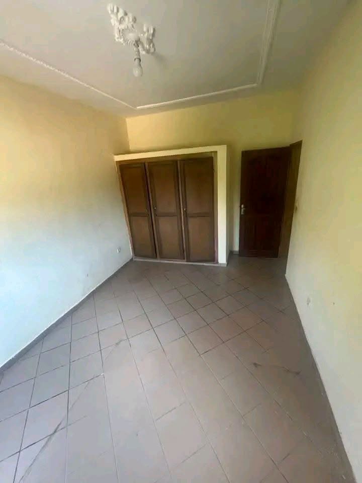 MNI_appart_fougerol_271026_chb2 Appartement moderne à louer à Fougerole, Yaoundé 90000 fcfa