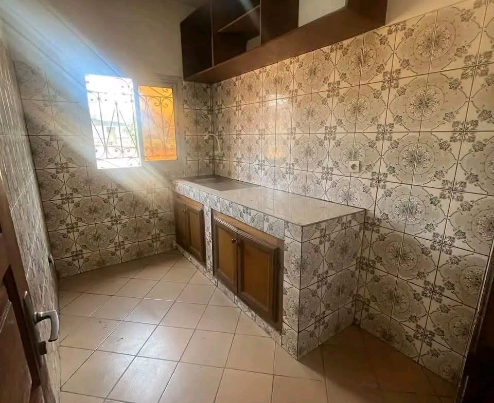 Appartement moderne à louer à Fougerole, Yaoundé 90000 fcfa