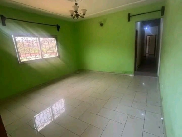 Appartement moderne à louer à Fougerole, Yaoundé 90000 fcfa