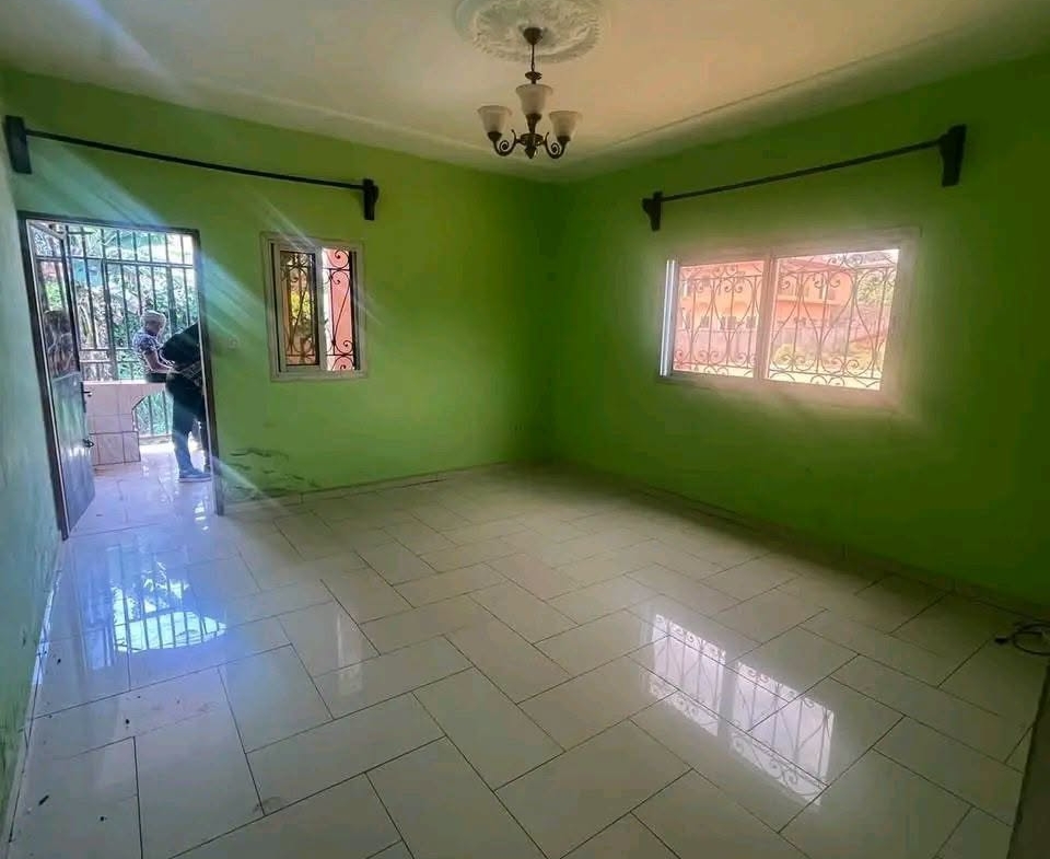 Appartement moderne à louer à Fougerole, Yaoundé 90000 fcfa