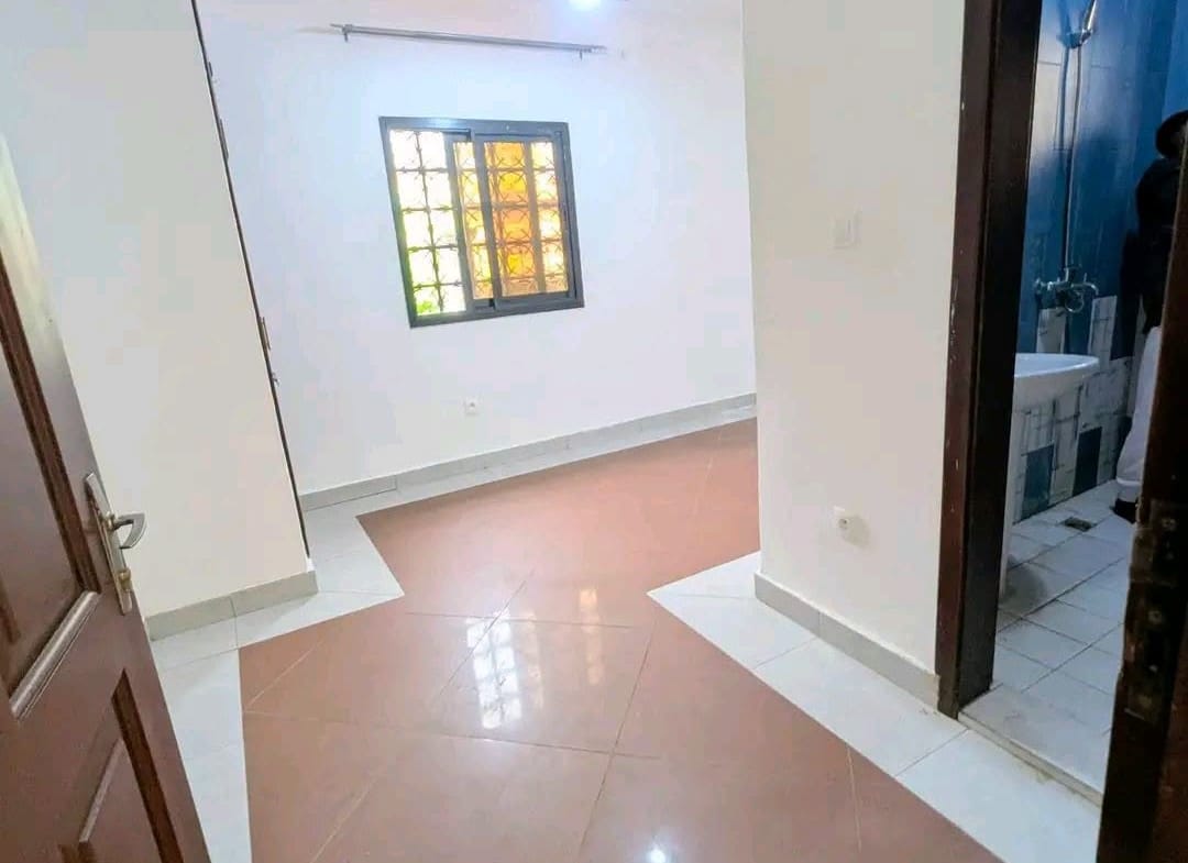 YAOUNDÉ TITI GARAGE MAGNIFIQUE STUDIO HAUT STANDING