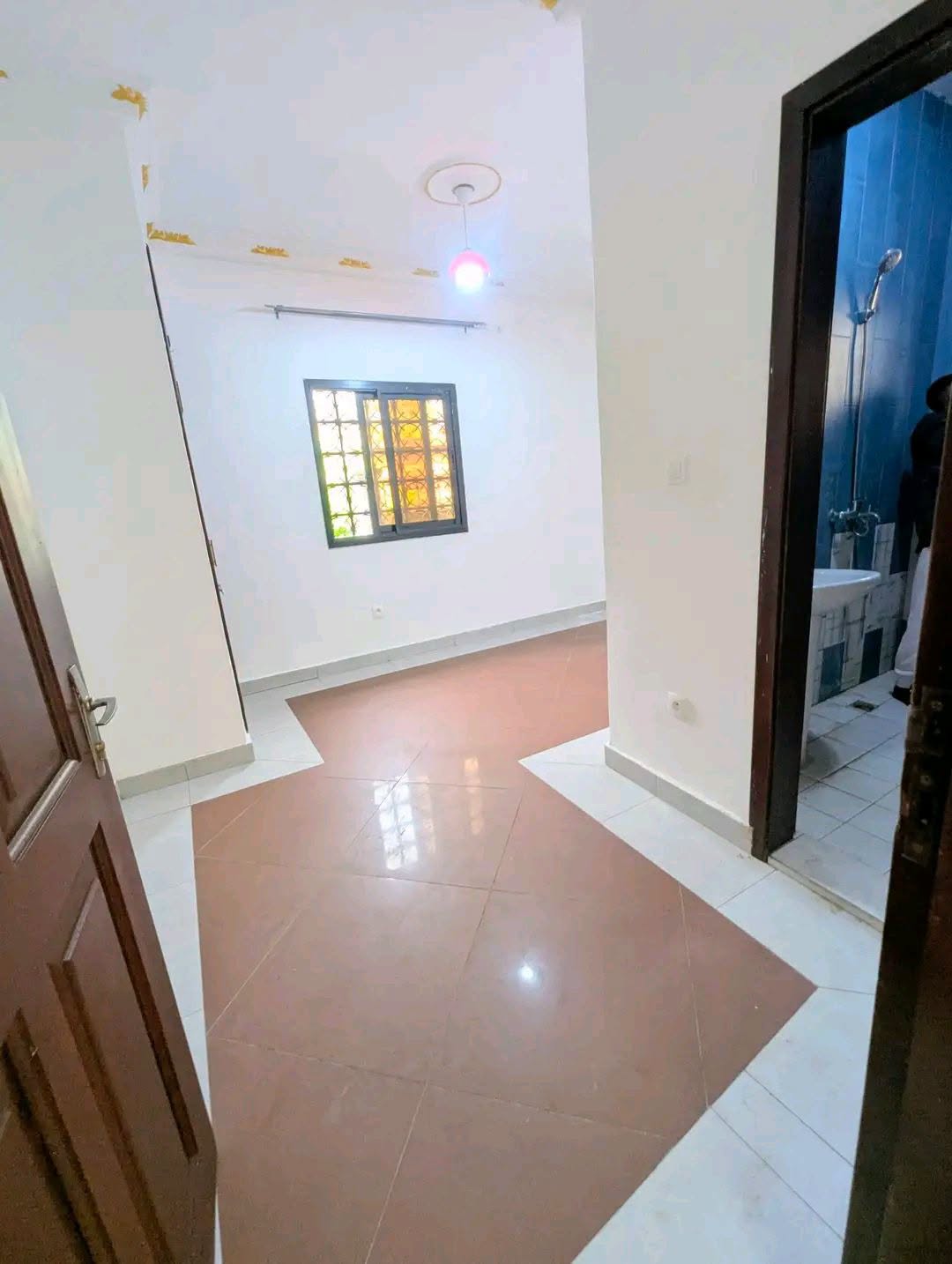 YAOUNDÉ TITI GARAGE MAGNIFIQUE STUDIO HAUT STANDING