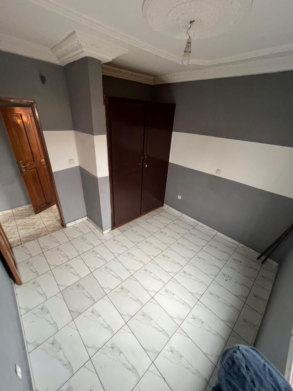 Studio moderne avec balcon à louer à Fougerolles 60000 FCFA