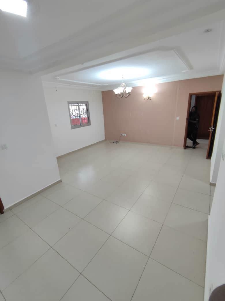 Yaoundé Ngousso appartement 2 chambres 180000 fcfa