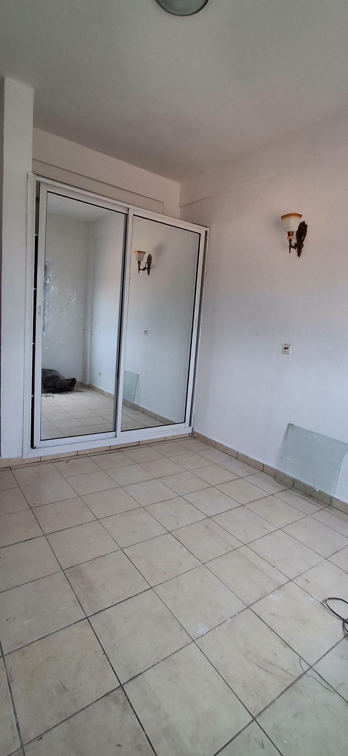 APPARTEMENT MODERNE À LOUER À TITI GARAGE, YAOUNDÉ 200000 FCFA