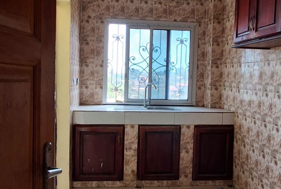 APPARTEMENT MODERNE À LOUER À TITI GARAGE, YAOUNDÉ 200000 FCFA