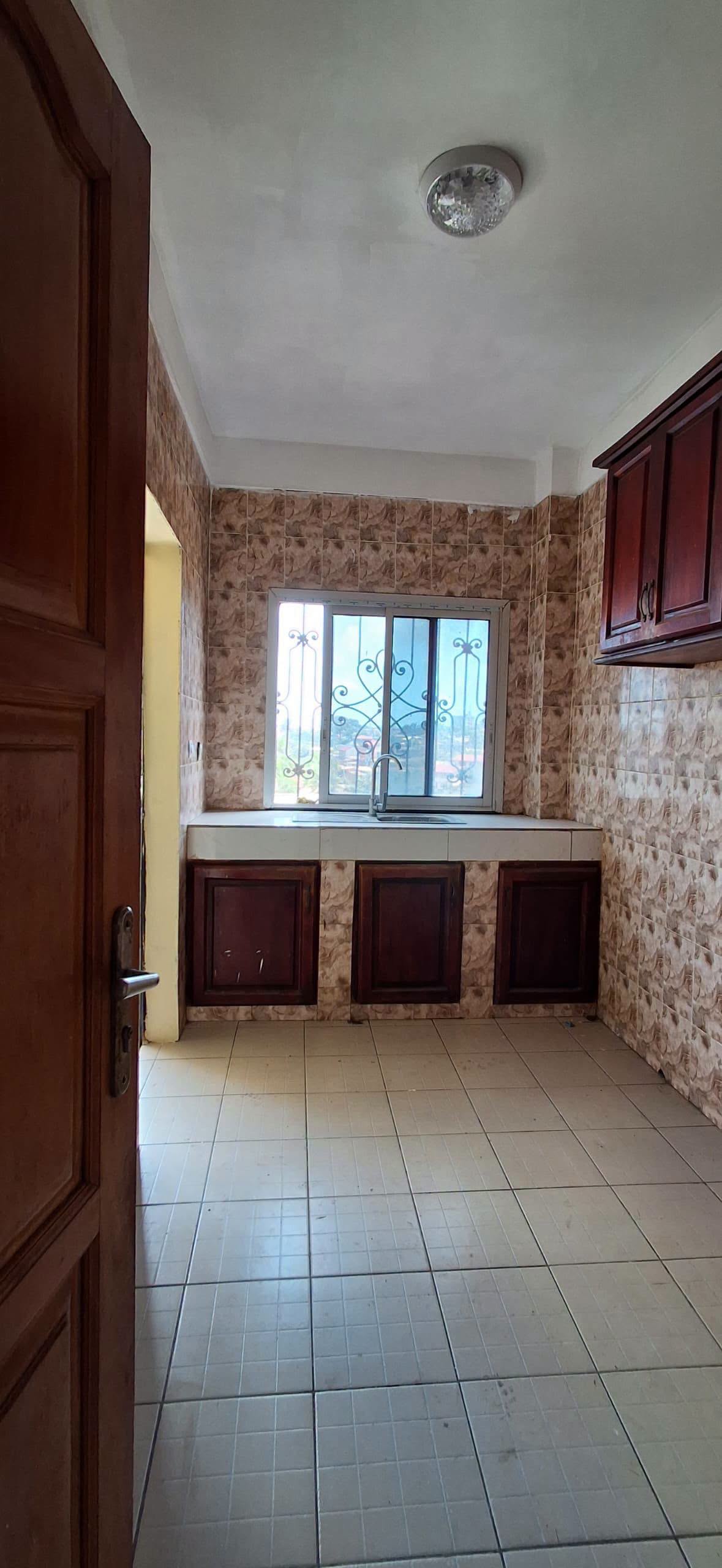 APPARTEMENT MODERNE À LOUER À TITI GARAGE, YAOUNDÉ 200000 FCFA