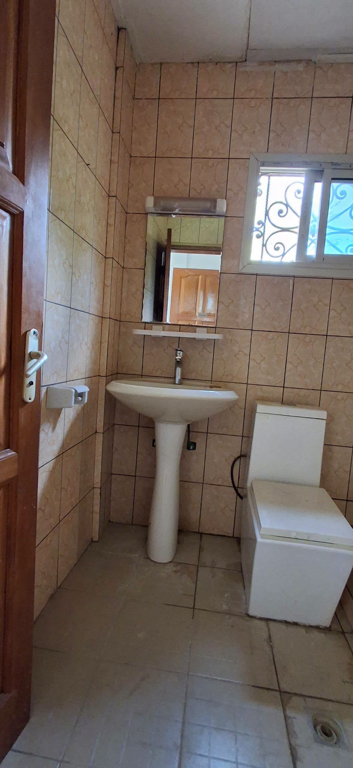 APPARTEMENT MODERNE À LOUER À TITI GARAGE, YAOUNDÉ 200000 FCFA