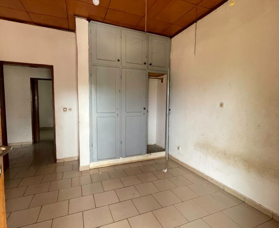 Grand appartement 3 chambres à louer à Yaoundé Titi Garage