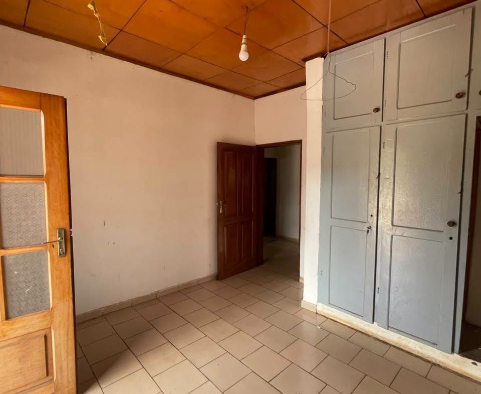 Grand appartement 3 chambres à louer à Yaoundé Titi Garage