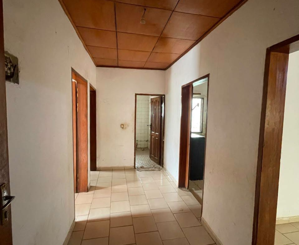 Grand appartement 3 chambres à louer à Yaoundé Titi Garage