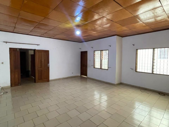 Grand appartement 3 chambres à louer à Yaoundé Titi Garage