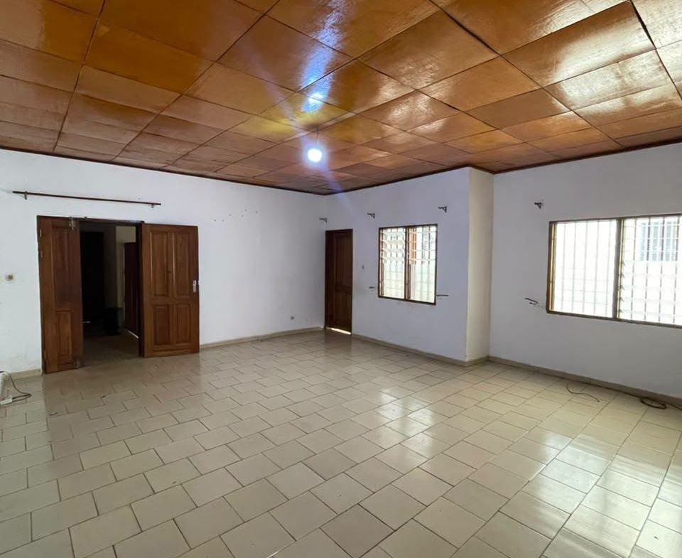 Grand appartement 3 chambres à louer à Yaoundé Titi Garage