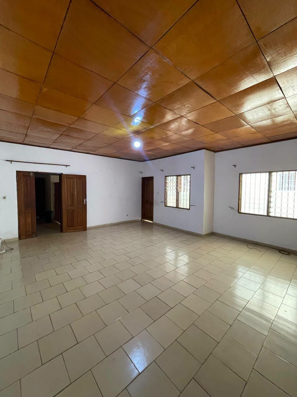 PIL_appart_ttgarage_141026_sln1 Grand appartement 3 chambres à louer à Yaoundé Titi Garage