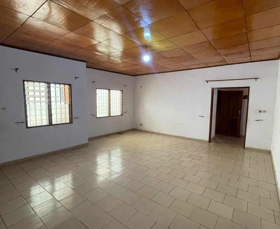 Grand appartement 3 chambres à louer à Yaoundé Titi Garage