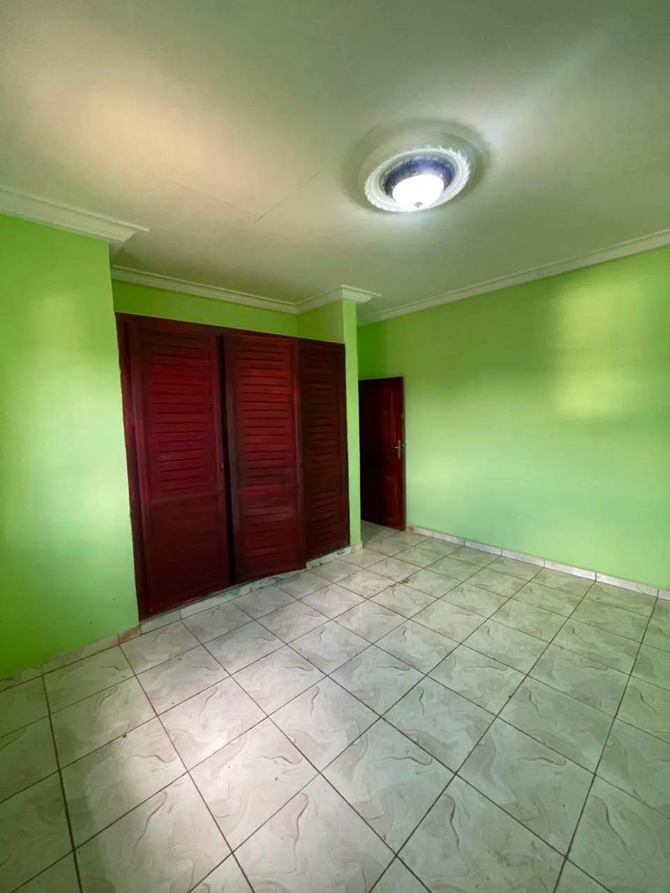 STUDIO MODERNE À LOUER À NKOLMESSENG YAOUNDÉ