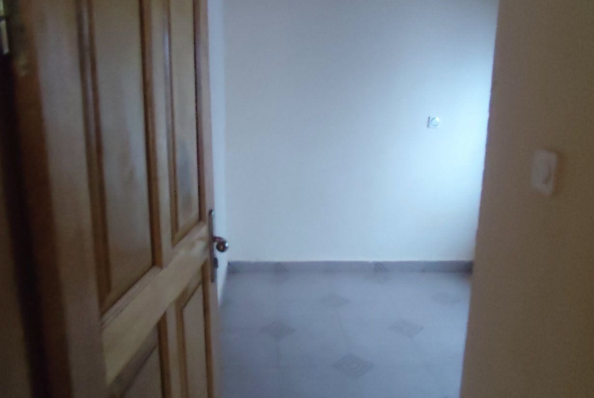 Joli Studio moderne à louer à Ebolowa quartier Bilon 50000 FCFA