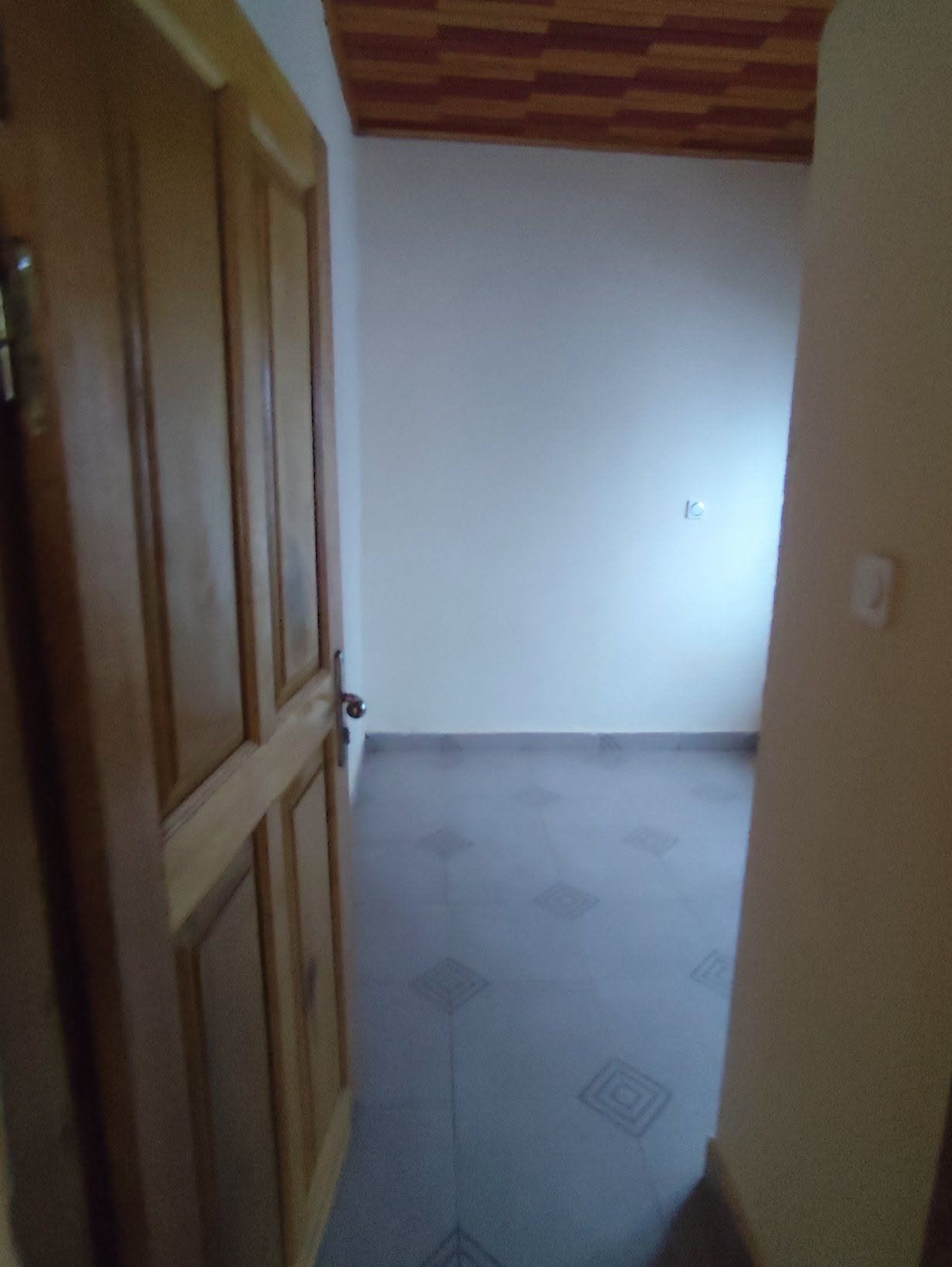 Joli Studio moderne à louer à Ebolowa quartier Bilon 50000 FCFA
