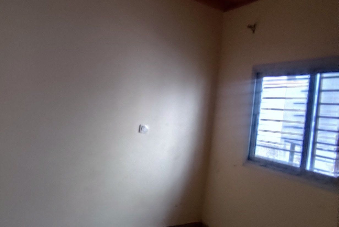 Joli Studio moderne à louer à Ebolowa quartier Bilon 50000 FCFA