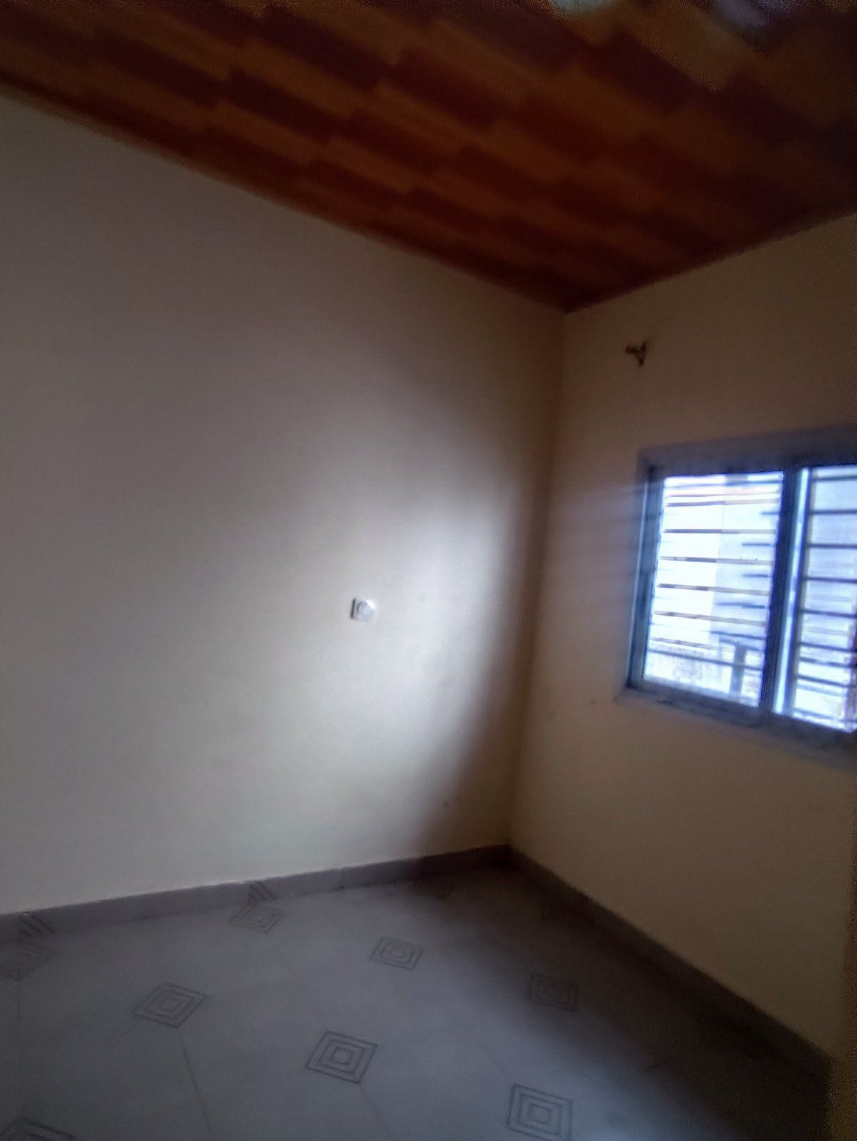 Joli Studio moderne à louer à Ebolowa quartier Bilon 50000 FCFA