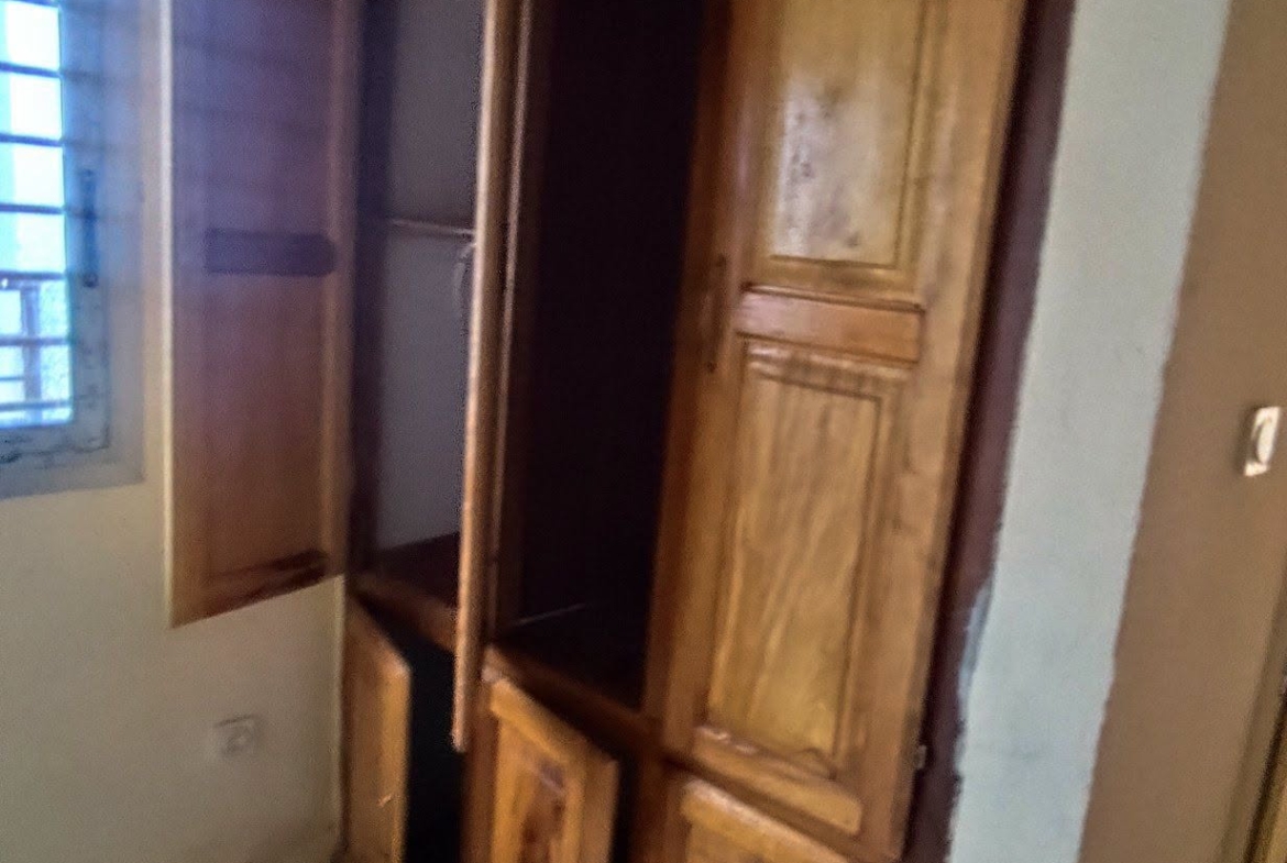 Joli Studio moderne à louer à Ebolowa quartier Bilon 50000 FCFA