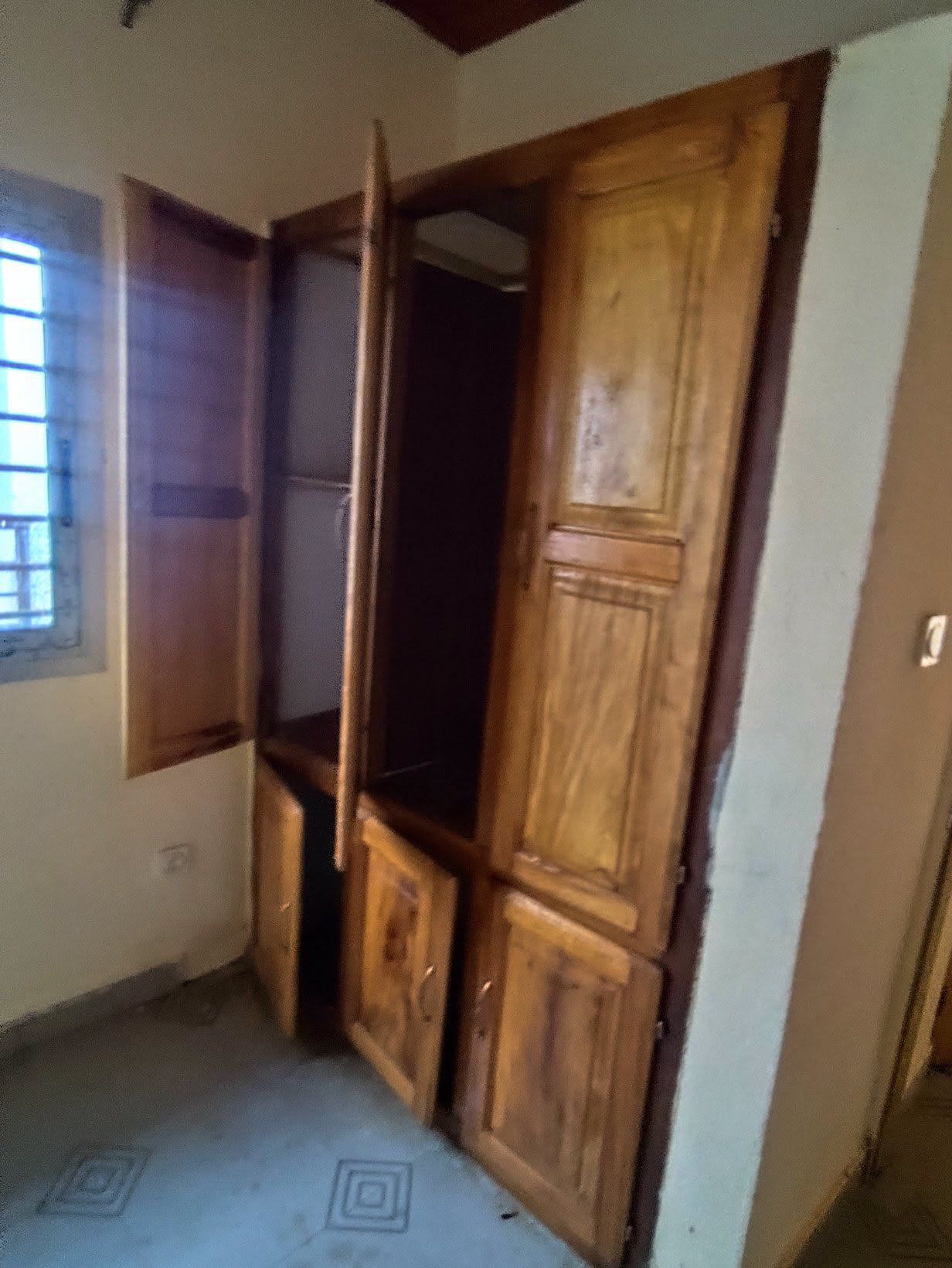 Joli Studio moderne à louer à Ebolowa quartier Bilon 50000 FCFA