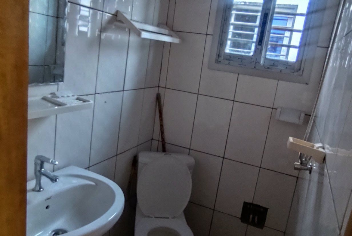Joli Studio moderne à louer à Ebolowa quartier Bilon 50000 FCFA